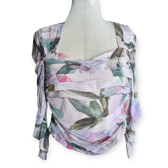 NWT Express Body Contour Floral Top, Size XL - Picture 1 of 13